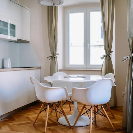 Apartment Amorozo By Duhomes