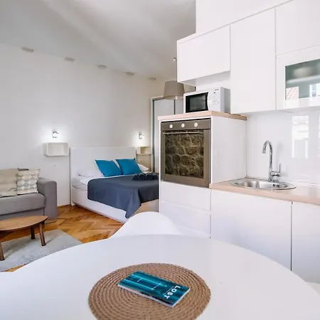 Amorozo By Duhomes Apartman