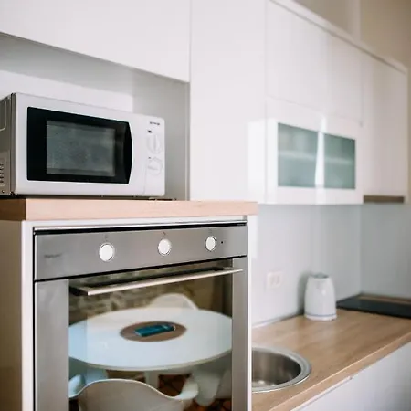 Amorozo By Duhomes Apartman *