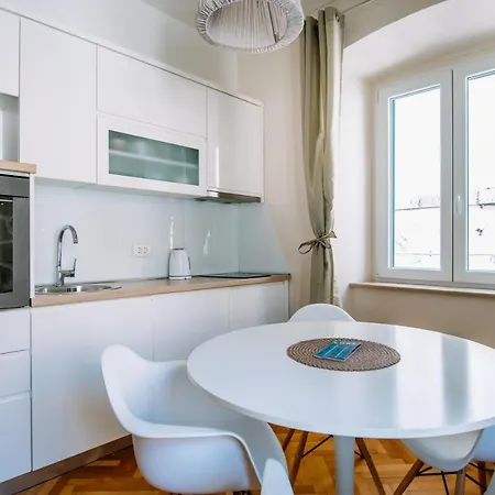 Apartment Amorozo By Duhomes