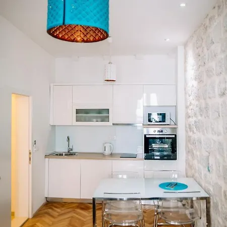 Amorozo By Duhomes Apartman *